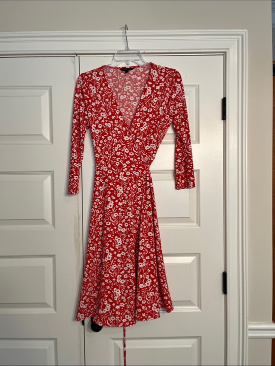 Banana Republic Dresses & Skirts - Banana Republic Red and White Floral Long-Sleeve Wrap Dress